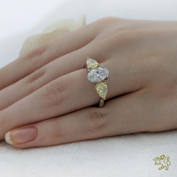 Florentine Iconic Oval Three Stone 1.01ct H VS2 Diamond Platinum/Yellow Ring