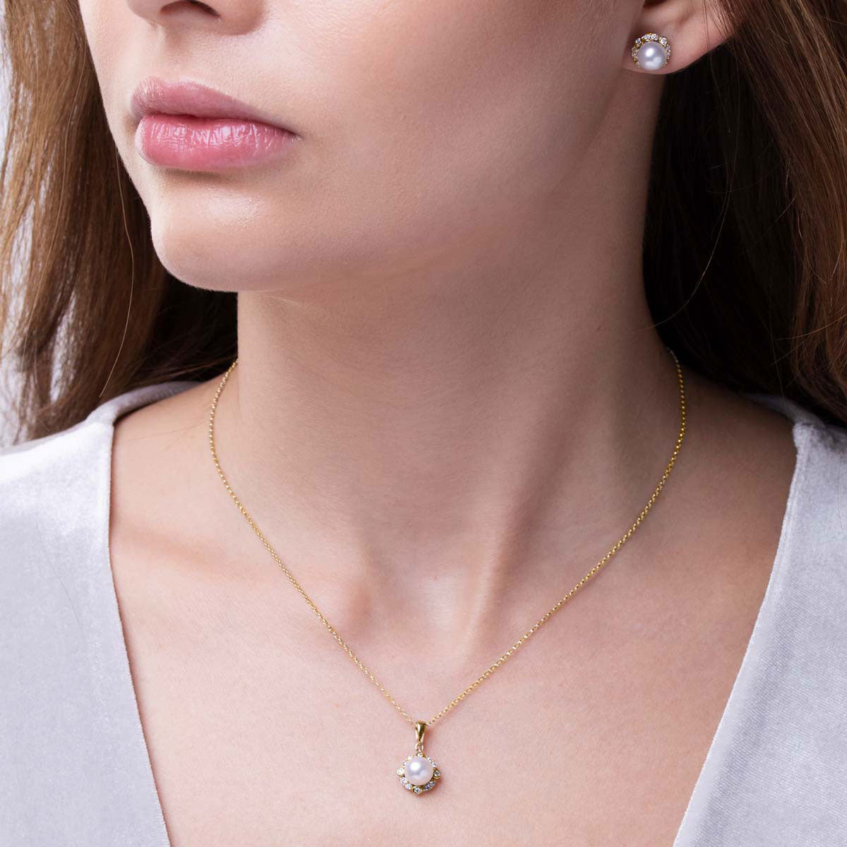 Yoko Trend Freshwater Pearl Multi Diamond 18ct Yellow Gold Halo Pendant
