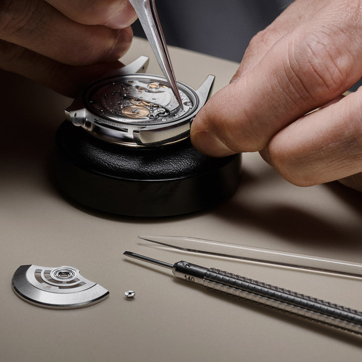 Rolex Servicing Procedure - dismantling the movement